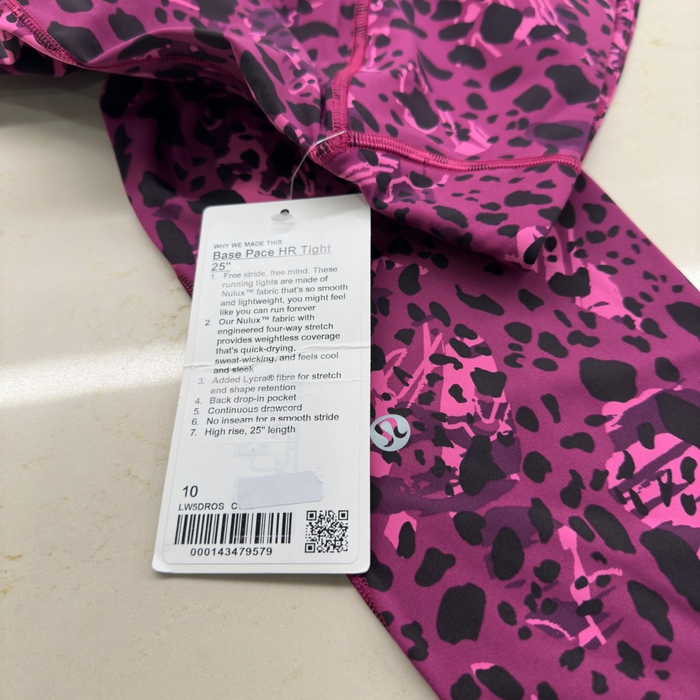 NWT Lululemon Base Pace HR tight 25” size 10- black & magenta